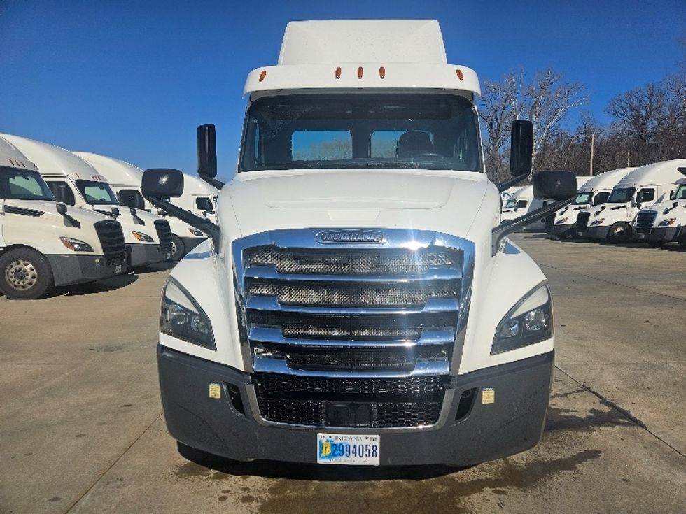 Day Cab Tractor-Heavy Duty Tractors-Freightliner-2020-T12664ST-Moberly-MO-473,601\n\t\tmiles-$ 47,500 - Image 2