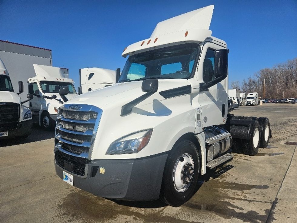 Day Cab Tractor-Heavy Duty Tractors-Freightliner-2020-T12664ST-Moberly-MO-473,601\n\t\tmiles-$ 47,500 - Image 3