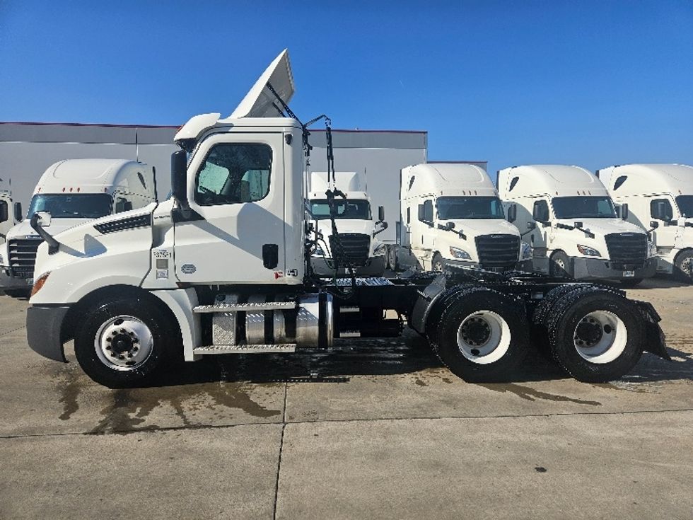 Day Cab Tractor-Heavy Duty Tractors-Freightliner-2020-T12664ST-Moberly-MO-473,601\n\t\tmiles-$ 47,500 - Image 4