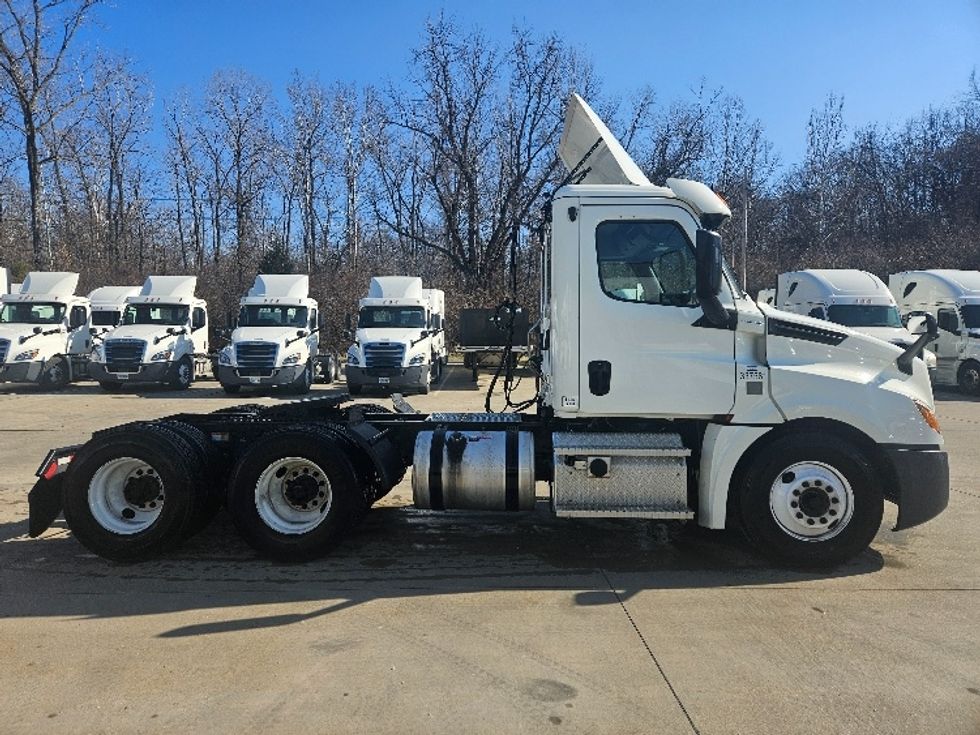 Day Cab Tractor-Heavy Duty Tractors-Freightliner-2020-T12664ST-Moberly-MO-473,601\n\t\tmiles-$ 47,500 - Image 8