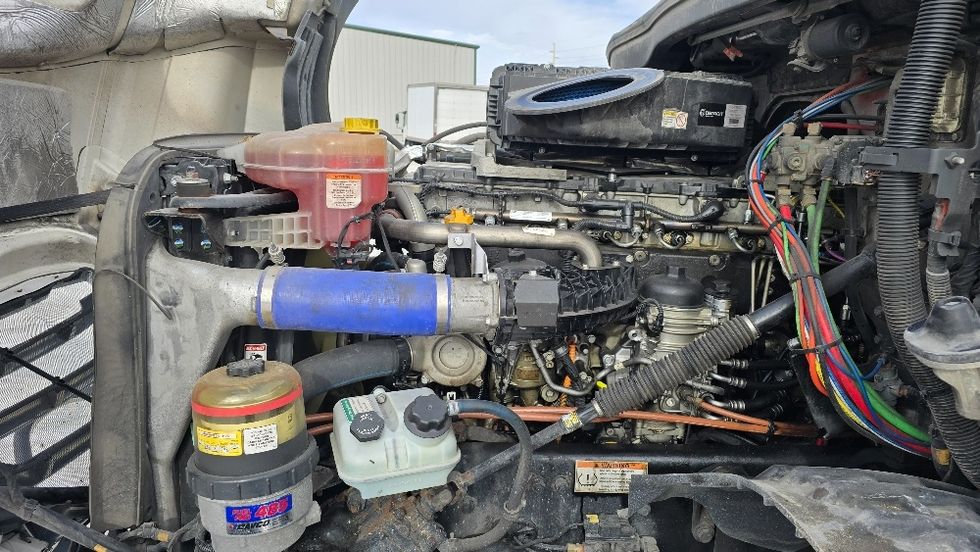 Day Cab Tractor-Heavy Duty Tractors-Freightliner-2020-T12664ST-Moberly-MO-632,944\n\t\tmiles-$ 40,000 - Image 16