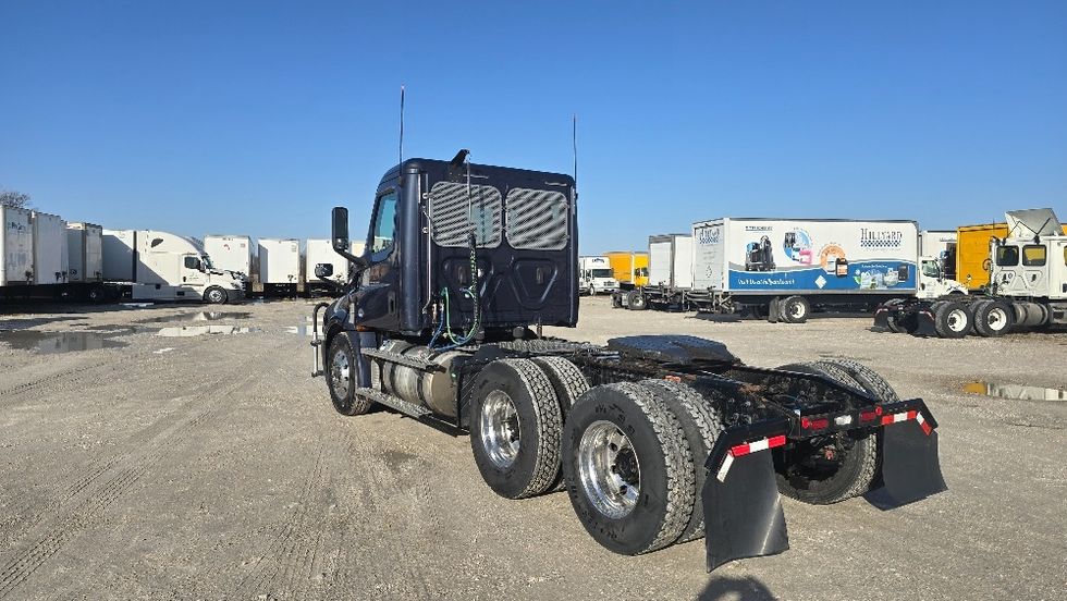 Day Cab Tractor-Heavy Duty Tractors-Freightliner-2020-T12664ST-Moberly-MO-632,944\n\t\tmiles-$ 40,000 - Image 5