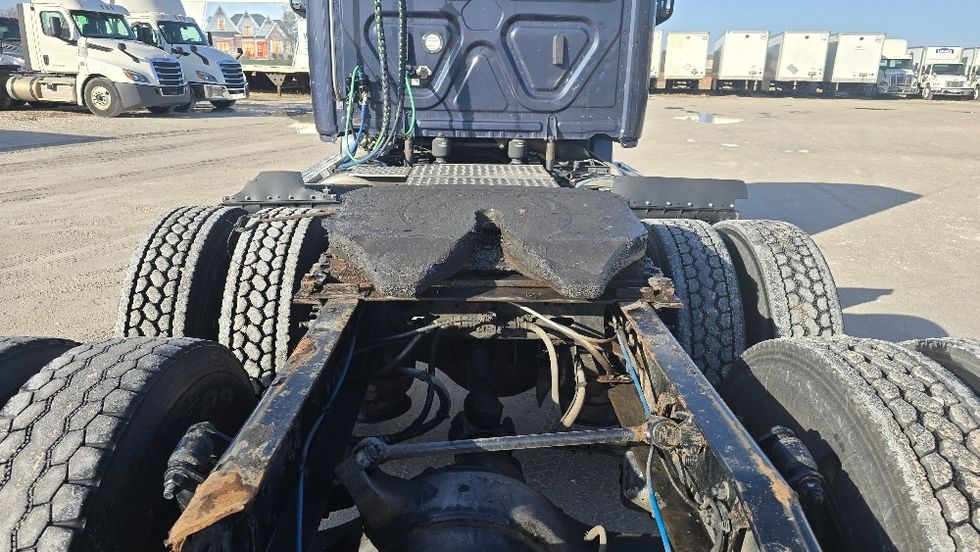 Day Cab Tractor-Heavy Duty Tractors-Freightliner-2020-T12664ST-Moberly-MO-632,944\n\t\tmiles-$ 40,000 - Image 6