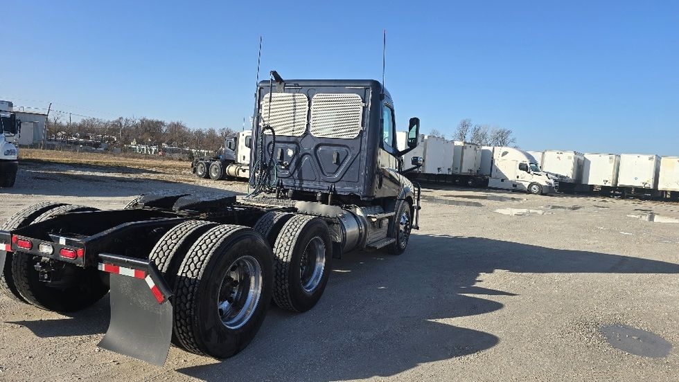 Day Cab Tractor-Heavy Duty Tractors-Freightliner-2020-T12664ST-Moberly-MO-632,944\n\t\tmiles-$ 40,000 - Image 7