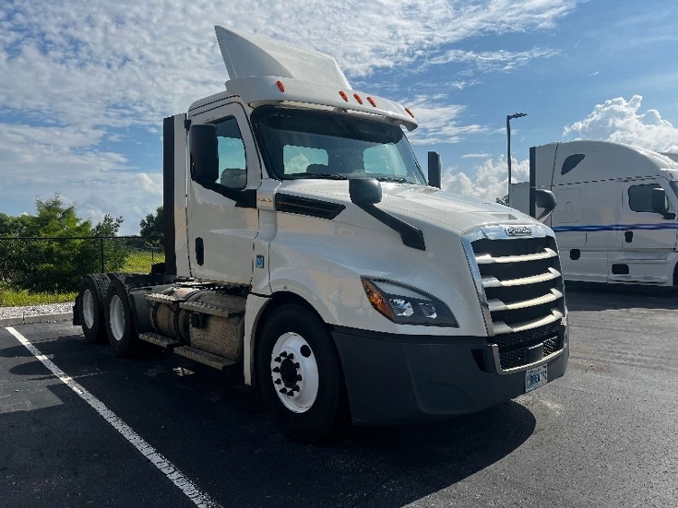 Day Cab Tractor-Heavy Duty Tractors-Freightliner-2020-T12664ST-Mobile-AL-375,980\n\t\tmiles-$ 56,500 - Image 1
