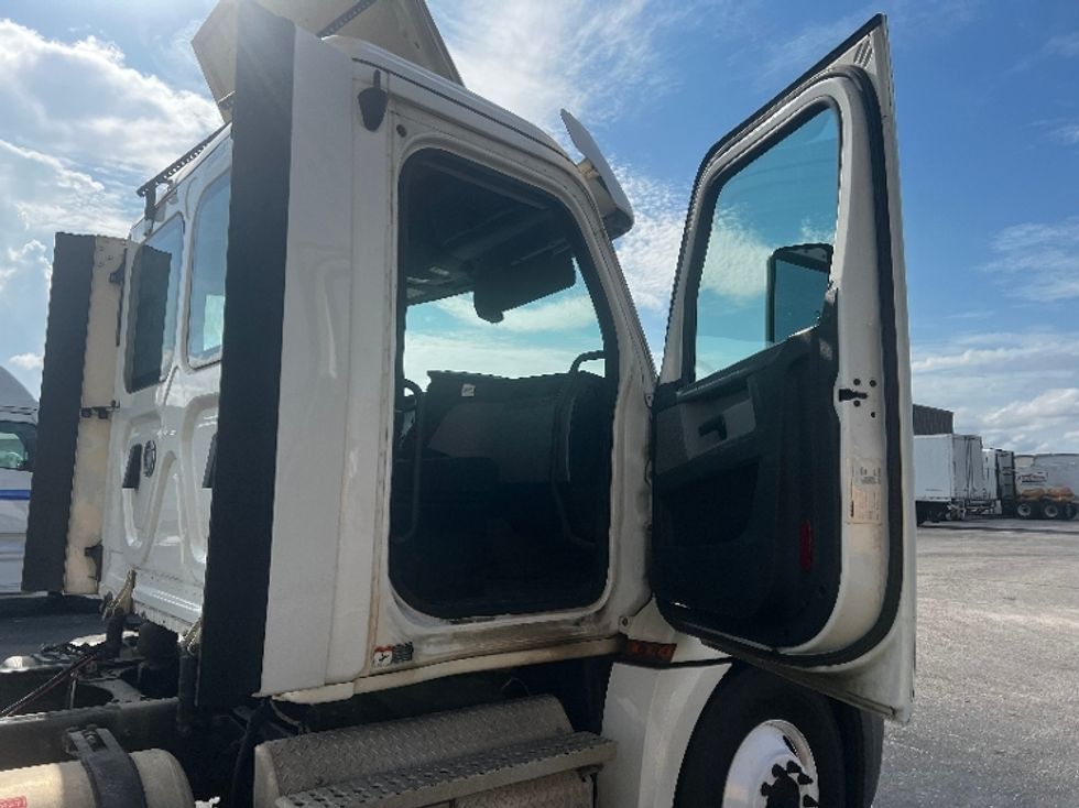 Day Cab Tractor-Heavy Duty Tractors-Freightliner-2020-T12664ST-Mobile-AL-375,980\n\t\tmiles-$ 56,500 - Image 12