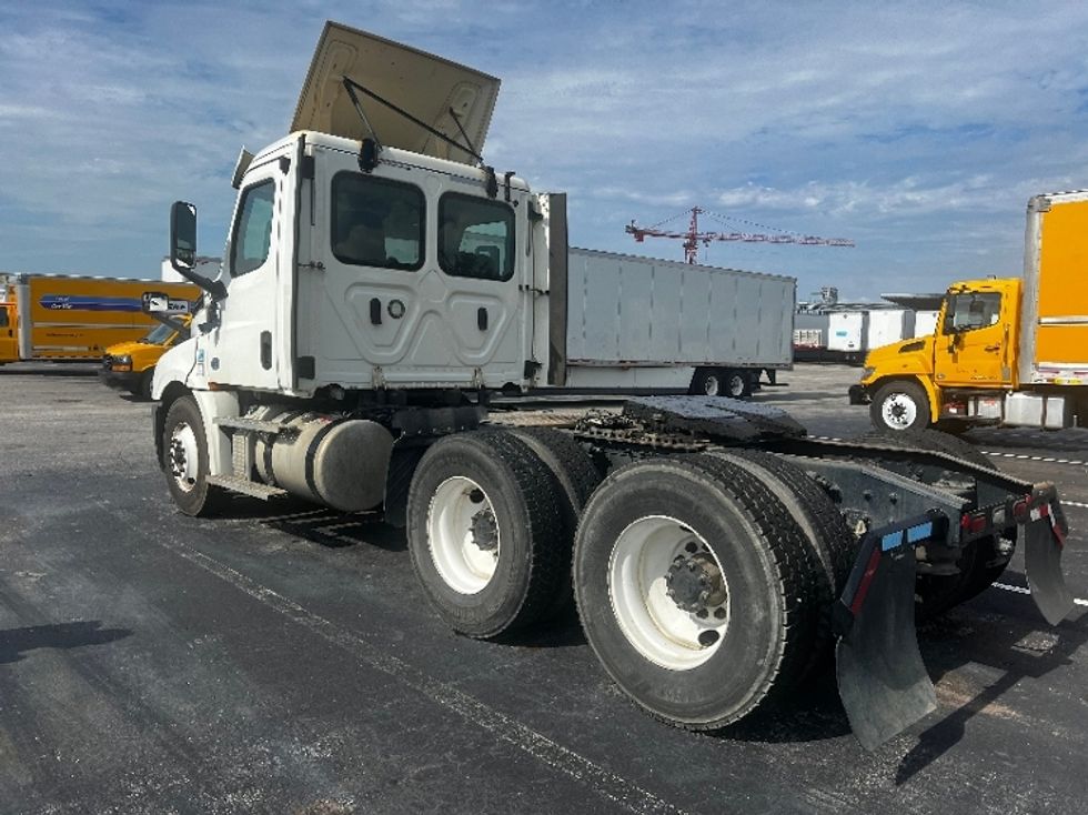 Day Cab Tractor-Heavy Duty Tractors-Freightliner-2020-T12664ST-Mobile-AL-375,980\n\t\tmiles-$ 56,500 - Image 5