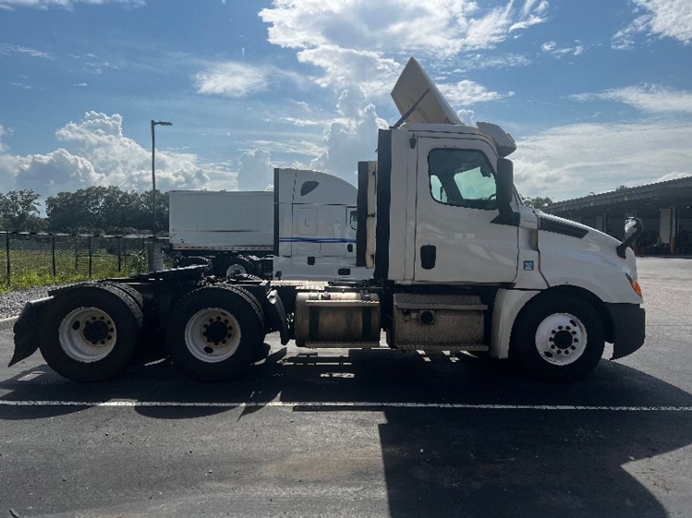 Day Cab Tractor-Heavy Duty Tractors-Freightliner-2020-T12664ST-Mobile-AL-375,980\n\t\tmiles-$ 56,500 - Image 8