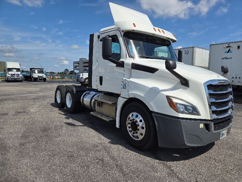 Day Cab Tractor-Heavy Duty Tractors-Freightliner-2020-T12664ST-Mobile-AL-377,779\n\t\tmiles-$ 53,250 - Image 1