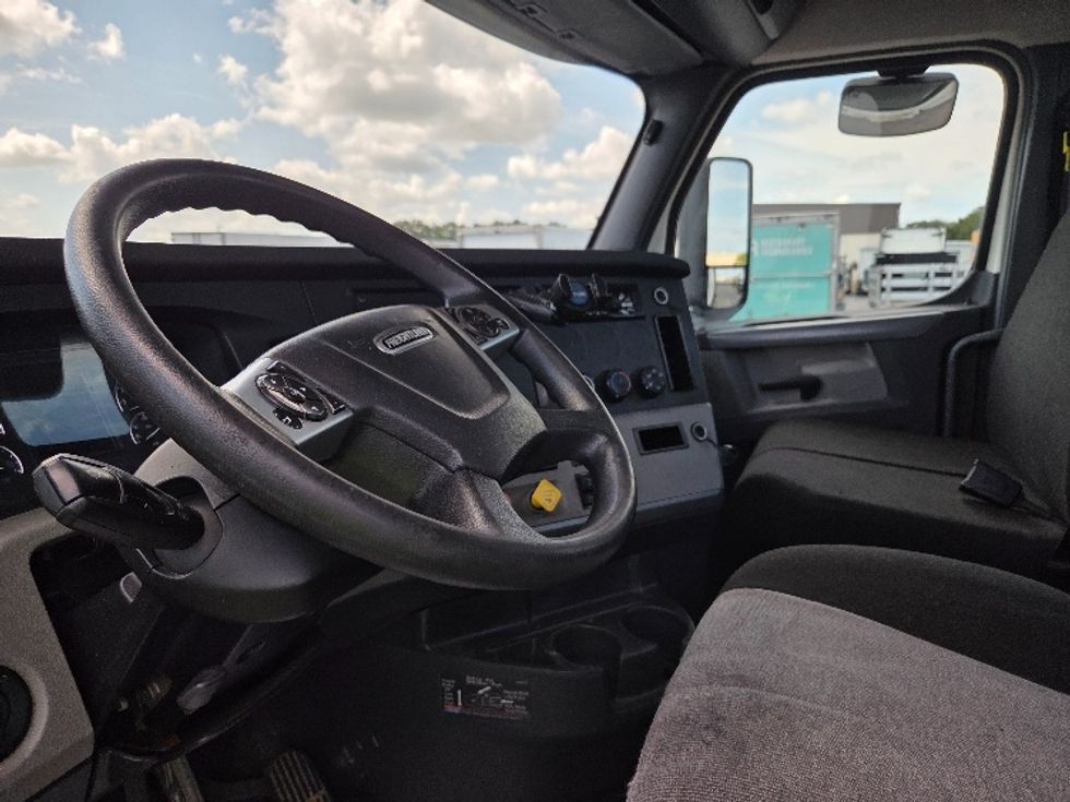 Day Cab Tractor-Heavy Duty Tractors-Freightliner-2020-T12664ST-Mobile-AL-377,779\n\t\tmiles-$ 53,250 - Image 10