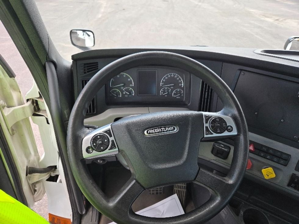 Day Cab Tractor-Heavy Duty Tractors-Freightliner-2020-T12664ST-Mobile-AL-377,779\n\t\tmiles-$ 53,250 - Image 11