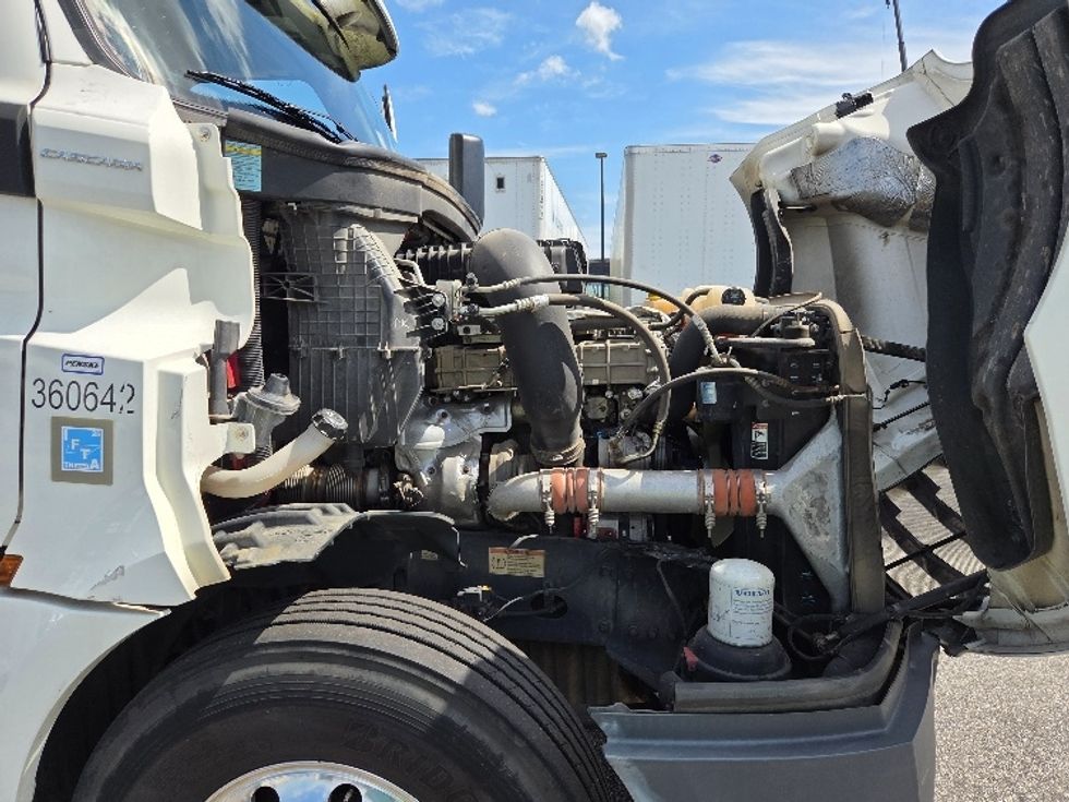 Day Cab Tractor-Heavy Duty Tractors-Freightliner-2020-T12664ST-Mobile-AL-377,779\n\t\tmiles-$ 53,250 - Image 15