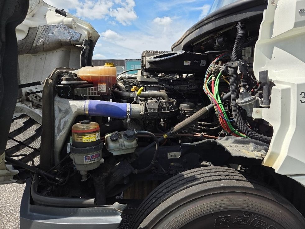 Day Cab Tractor-Heavy Duty Tractors-Freightliner-2020-T12664ST-Mobile-AL-377,779\n\t\tmiles-$ 53,250 - Image 16