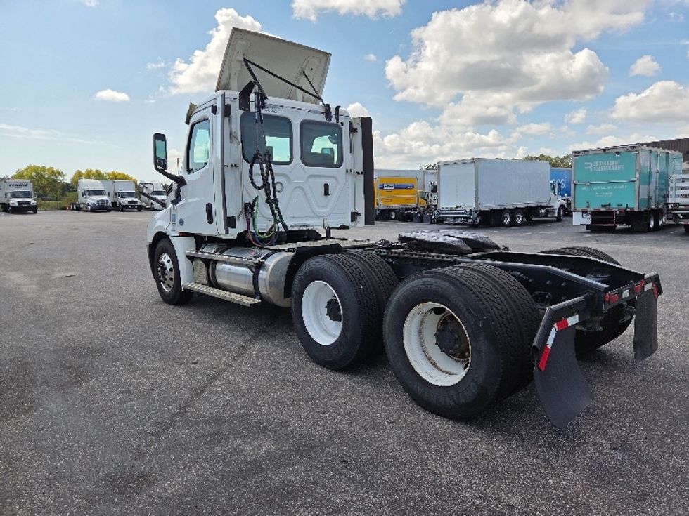 Day Cab Tractor-Heavy Duty Tractors-Freightliner-2020-T12664ST-Mobile-AL-377,779\n\t\tmiles-$ 53,250 - Image 5