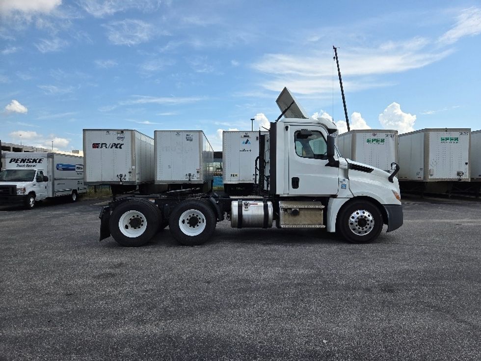 Day Cab Tractor-Heavy Duty Tractors-Freightliner-2020-T12664ST-Mobile-AL-377,779\n\t\tmiles-$ 53,250 - Image 8