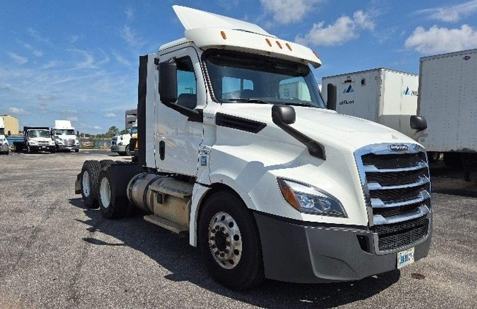 Day Cab Tractor-Heavy Duty Tractors-Freightliner-2020-T12664ST-Mobile-AL-402,014\n\t\tmiles-$ 52,000 - Image 1