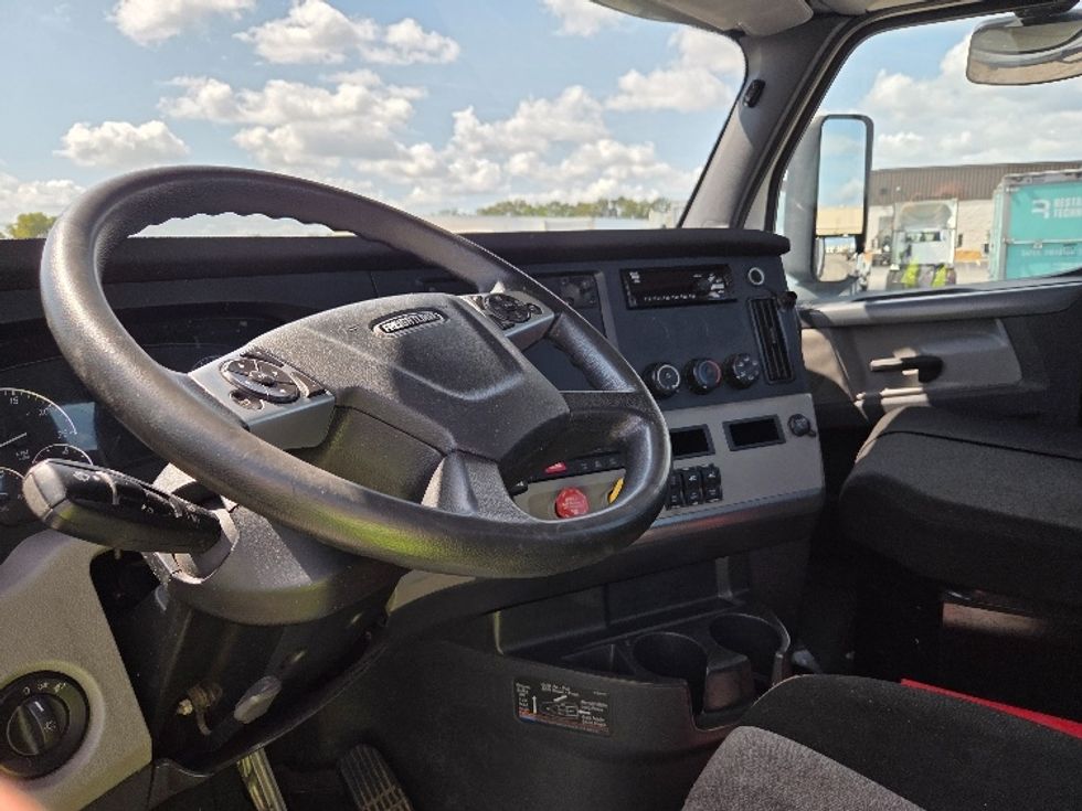 Day Cab Tractor-Heavy Duty Tractors-Freightliner-2020-T12664ST-Mobile-AL-402,014\n\t\tmiles-$ 52,000 - Image 10