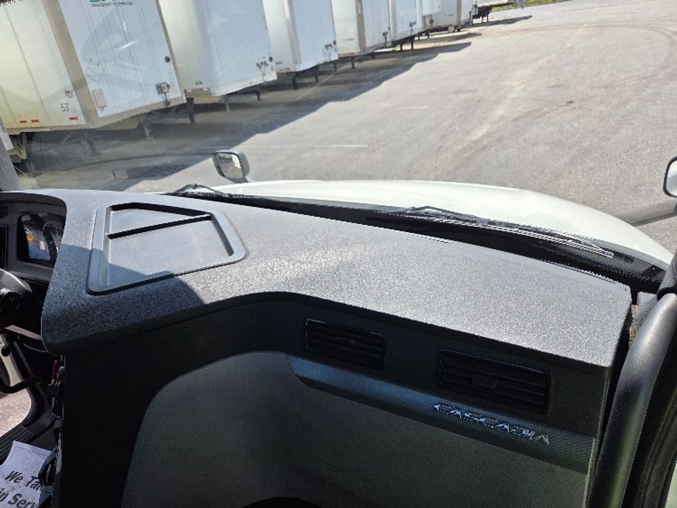 Day Cab Tractor-Heavy Duty Tractors-Freightliner-2020-T12664ST-Mobile-AL-402,014\n\t\tmiles-$ 52,000 - Image 13