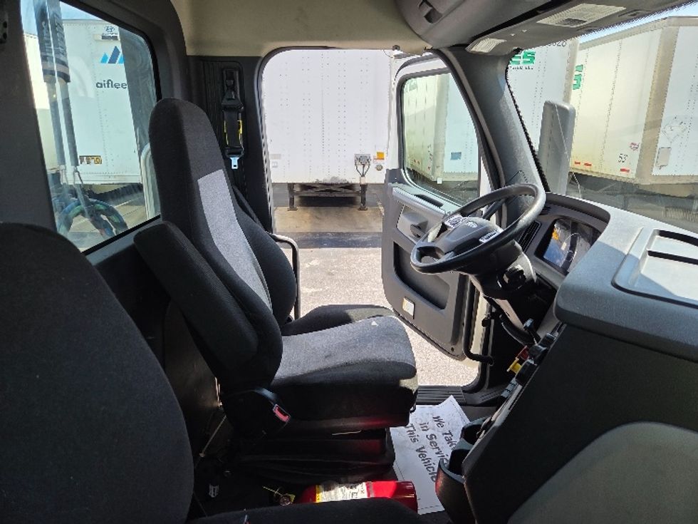 Day Cab Tractor-Heavy Duty Tractors-Freightliner-2020-T12664ST-Mobile-AL-402,014\n\t\tmiles-$ 52,000 - Image 14