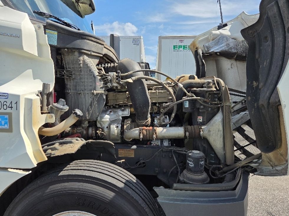 Day Cab Tractor-Heavy Duty Tractors-Freightliner-2020-T12664ST-Mobile-AL-402,014\n\t\tmiles-$ 52,000 - Image 15