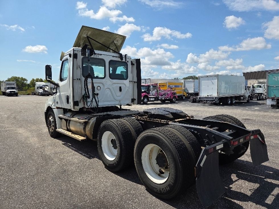 Day Cab Tractor-Heavy Duty Tractors-Freightliner-2020-T12664ST-Mobile-AL-402,014\n\t\tmiles-$ 52,000 - Image 5