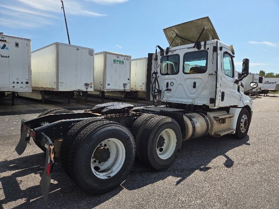 Day Cab Tractor-Heavy Duty Tractors-Freightliner-2020-T12664ST-Mobile-AL-402,014\n\t\tmiles-$ 52,000 - Image 7