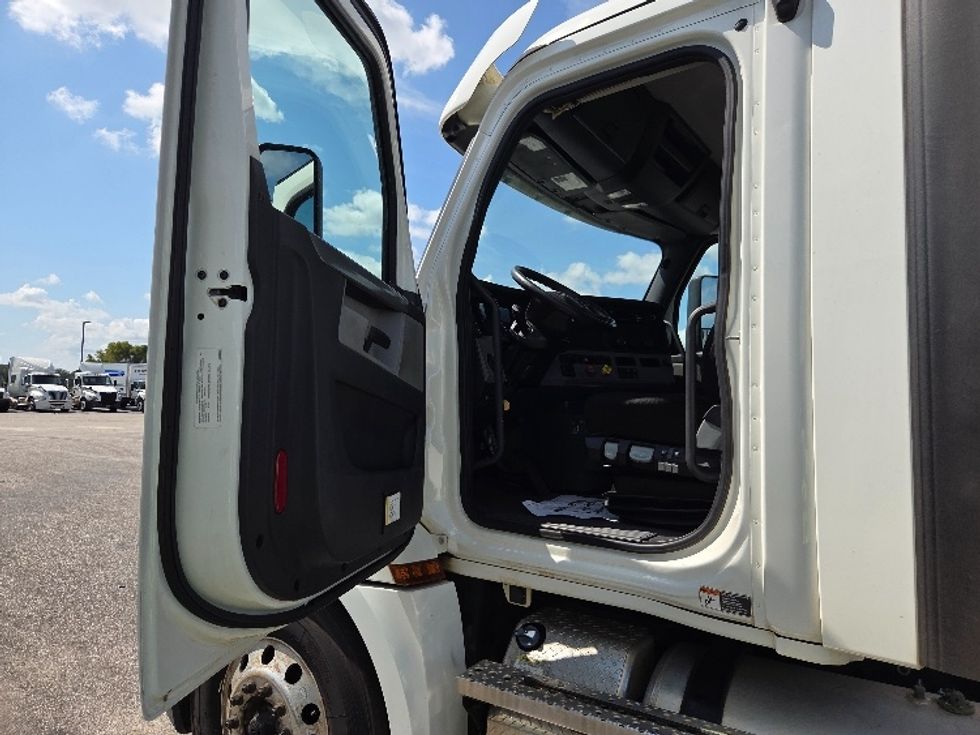 Day Cab Tractor-Heavy Duty Tractors-Freightliner-2020-T12664ST-Mobile-AL-402,014\n\t\tmiles-$ 52,000 - Image 9