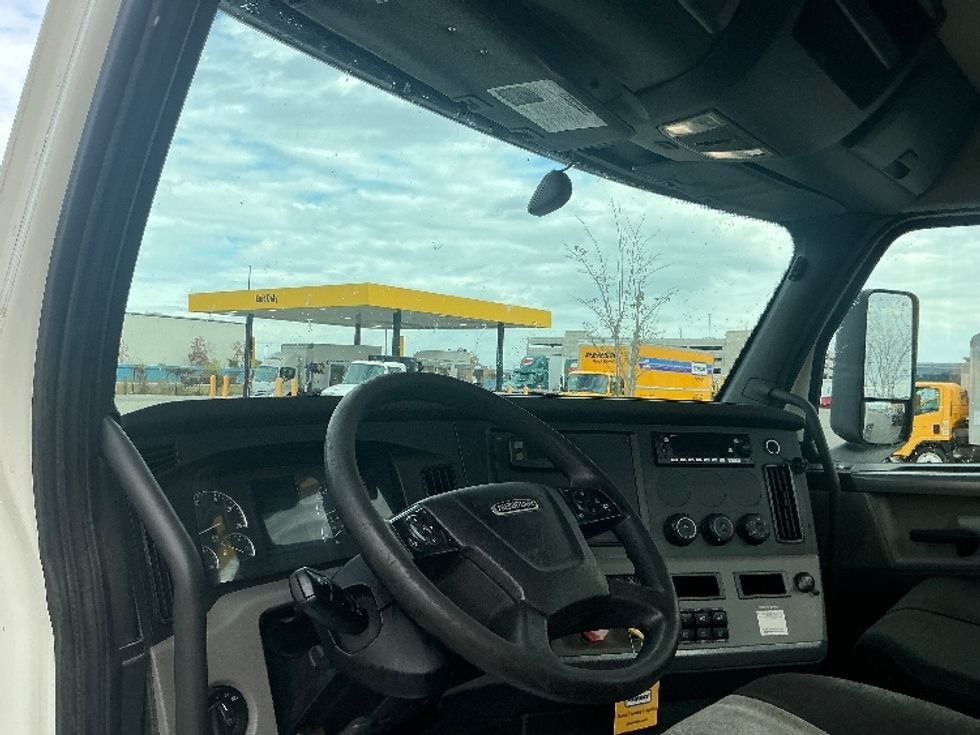 Day Cab Tractor-Heavy Duty Tractors-Freightliner-2020-T12664ST-Mobile-AL-530,340\n\t\tmiles-$ 42,000 - Image 10