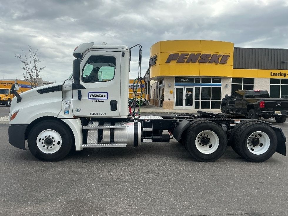 Day Cab Tractor-Heavy Duty Tractors-Freightliner-2020-T12664ST-Mobile-AL-530,340\n\t\tmiles-$ 42,000 - Image 4