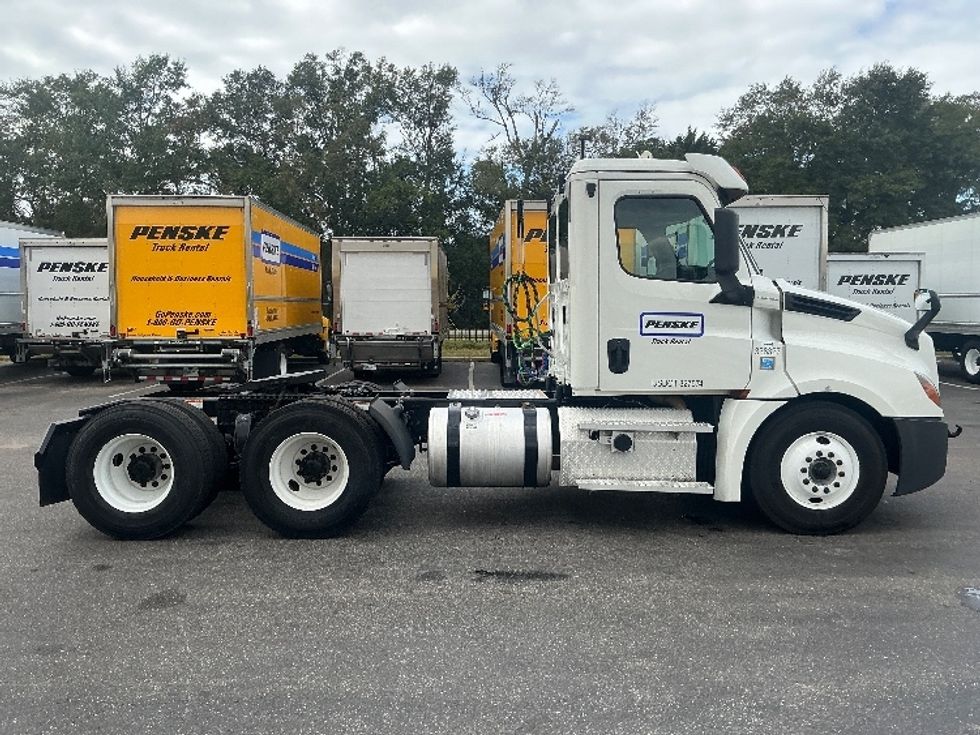 Day Cab Tractor-Heavy Duty Tractors-Freightliner-2020-T12664ST-Mobile-AL-530,340\n\t\tmiles-$ 42,000 - Image 8