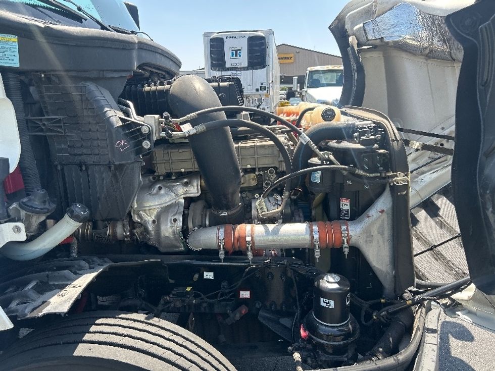 Day Cab Tractor-Heavy Duty Tractors-Freightliner-2020-T12664ST-Montebello-CA-153,711\n\t\tmiles-$ 72,250 - Image 15
