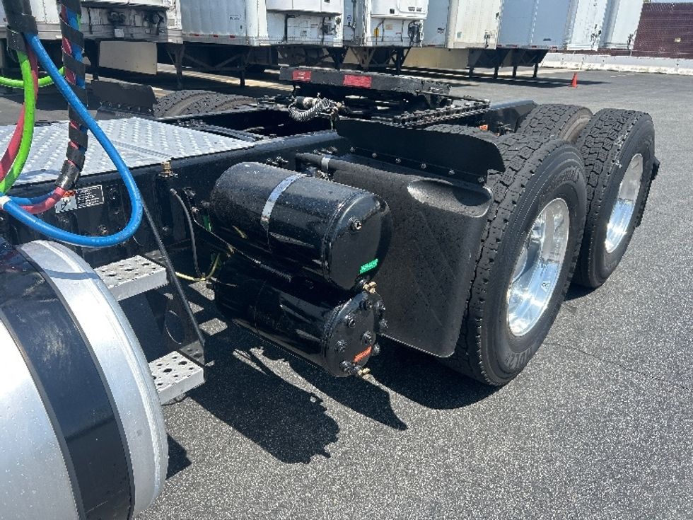 Day Cab Tractor-Heavy Duty Tractors-Freightliner-2020-T12664ST-Montebello-CA-153,711\n\t\tmiles-$ 72,250 - Image 17