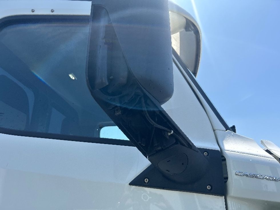 Day Cab Tractor-Heavy Duty Tractors-Freightliner-2020-T12664ST-Montebello-CA-153,711\n\t\tmiles-$ 72,250 - Image 20