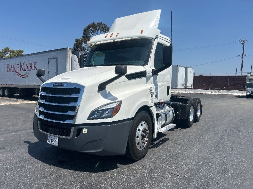 Day Cab Tractor-Heavy Duty Tractors-Freightliner-2020-T12664ST-Montebello-CA-153,711\n\t\tmiles-$ 72,250 - Image 3