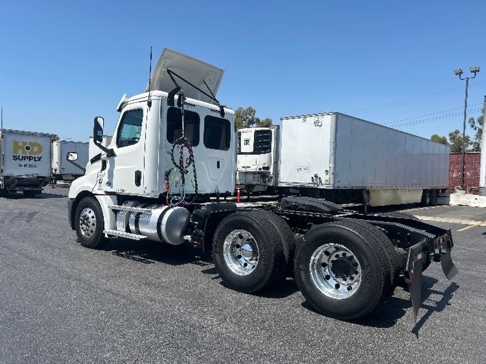 Day Cab Tractor-Heavy Duty Tractors-Freightliner-2020-T12664ST-Montebello-CA-153,711\n\t\tmiles-$ 72,250 - Image 5