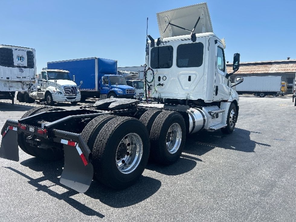 Day Cab Tractor-Heavy Duty Tractors-Freightliner-2020-T12664ST-Montebello-CA-153,711\n\t\tmiles-$ 72,250 - Image 7
