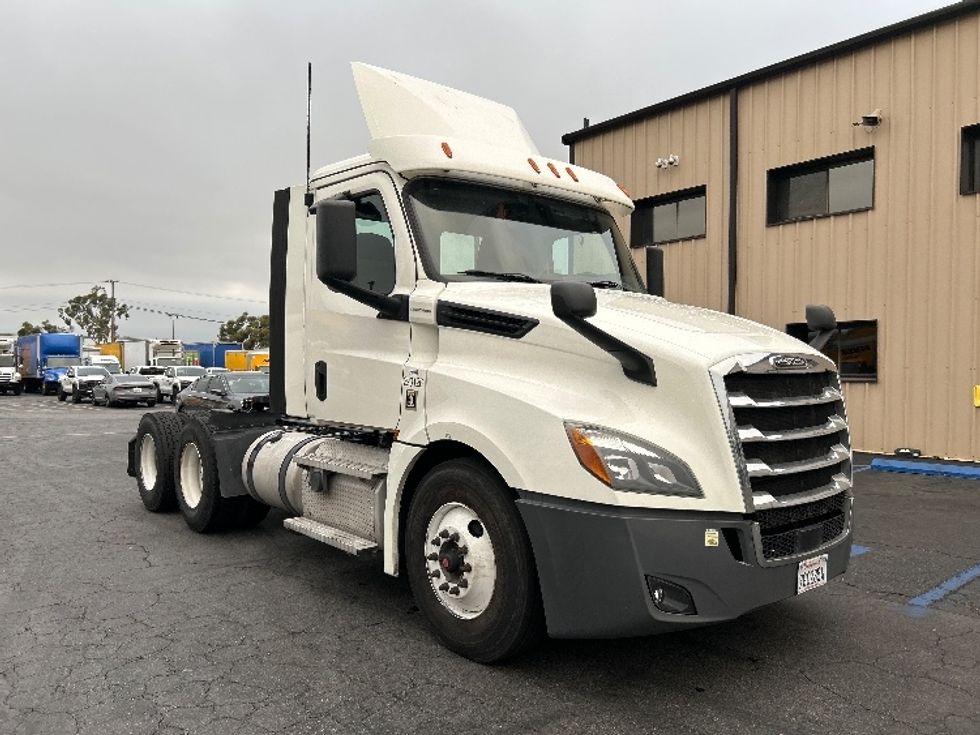 Day Cab Tractor-Heavy Duty Tractors-Freightliner-2020-T12664ST-Montebello-CA-202,738\n\t\tmiles-$ 68,000 - Image 1