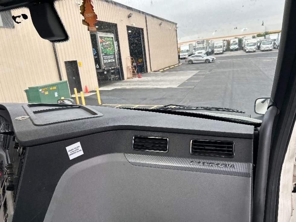 Day Cab Tractor-Heavy Duty Tractors-Freightliner-2020-T12664ST-Montebello-CA-202,738\n\t\tmiles-$ 68,000 - Image 13