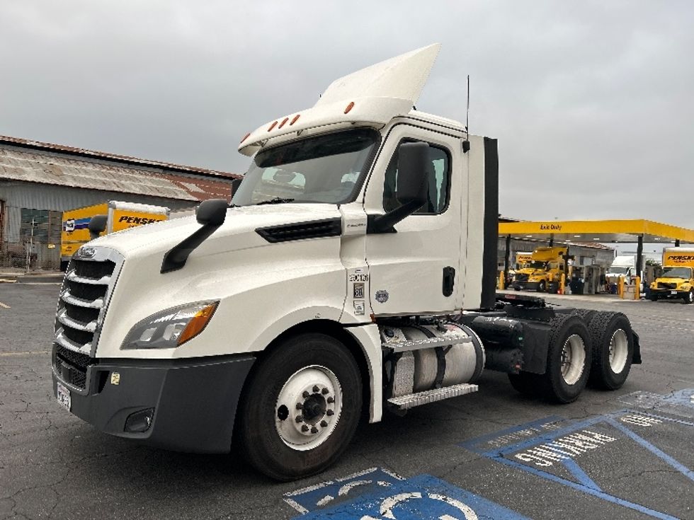 Day Cab Tractor-Heavy Duty Tractors-Freightliner-2020-T12664ST-Montebello-CA-202,738\n\t\tmiles-$ 68,000 - Image 3