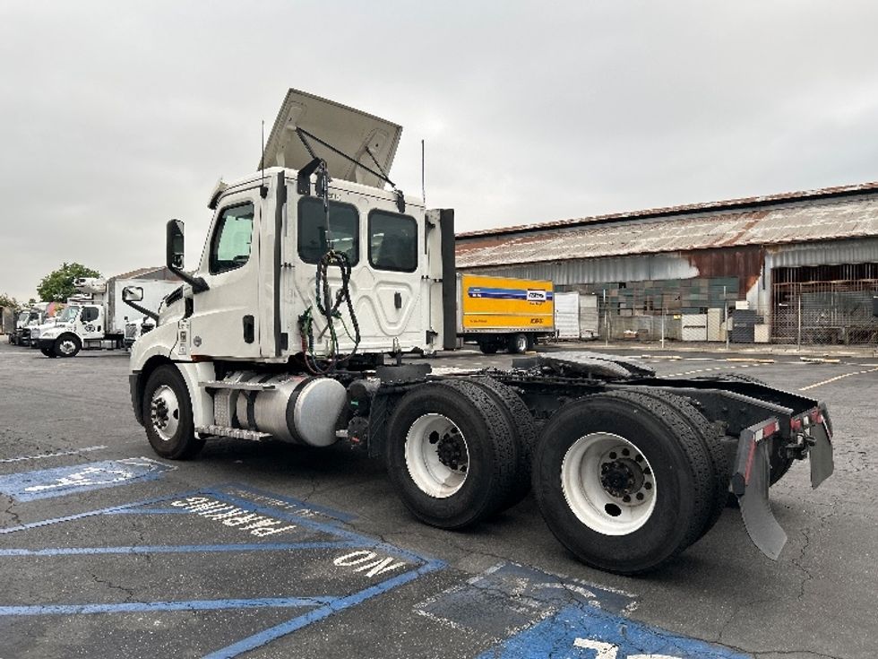 Day Cab Tractor-Heavy Duty Tractors-Freightliner-2020-T12664ST-Montebello-CA-202,738\n\t\tmiles-$ 68,000 - Image 5