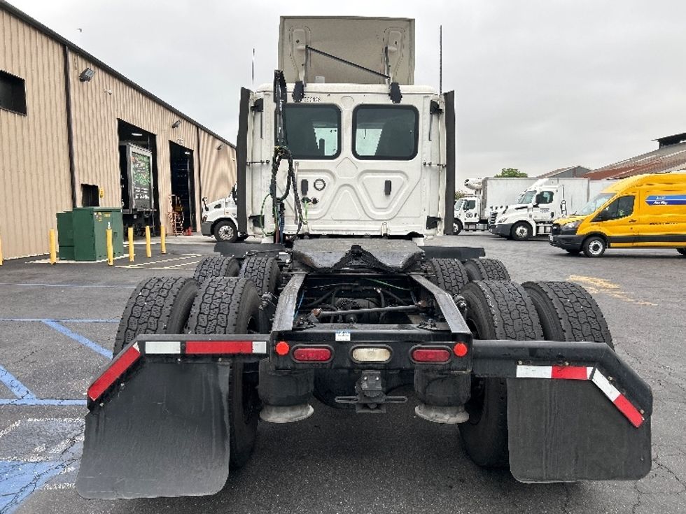 Day Cab Tractor-Heavy Duty Tractors-Freightliner-2020-T12664ST-Montebello-CA-202,738\n\t\tmiles-$ 68,000 - Image 6