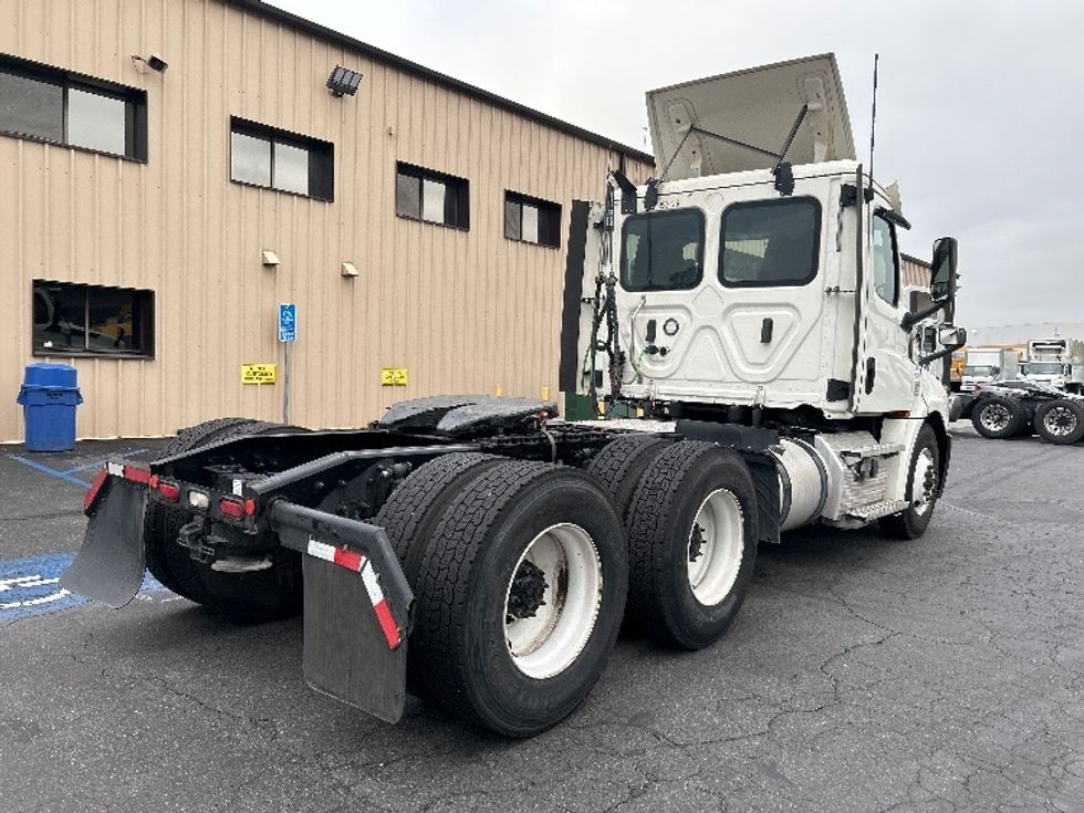 Day Cab Tractor-Heavy Duty Tractors-Freightliner-2020-T12664ST-Montebello-CA-202,738\n\t\tmiles-$ 68,000 - Image 7