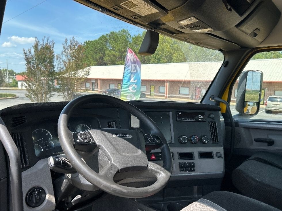 Day Cab Tractor-Heavy Duty Tractors-Freightliner-2020-T12664ST-Montgomery-AL-466,246\n\t\tmiles-$ 42,500 - Image 10