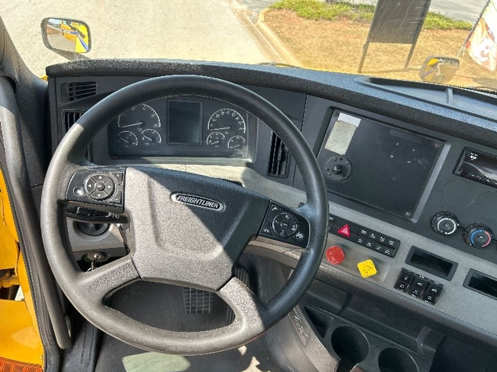 Day Cab Tractor-Heavy Duty Tractors-Freightliner-2020-T12664ST-Montgomery-AL-466,246\n\t\tmiles-$ 42,500 - Image 11