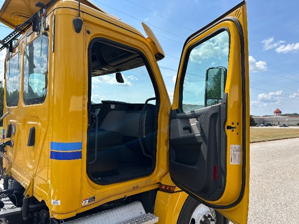 Day Cab Tractor-Heavy Duty Tractors-Freightliner-2020-T12664ST-Montgomery-AL-466,246\n\t\tmiles-$ 42,500 - Image 12