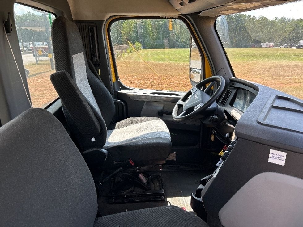 Day Cab Tractor-Heavy Duty Tractors-Freightliner-2020-T12664ST-Montgomery-AL-466,246\n\t\tmiles-$ 42,500 - Image 14