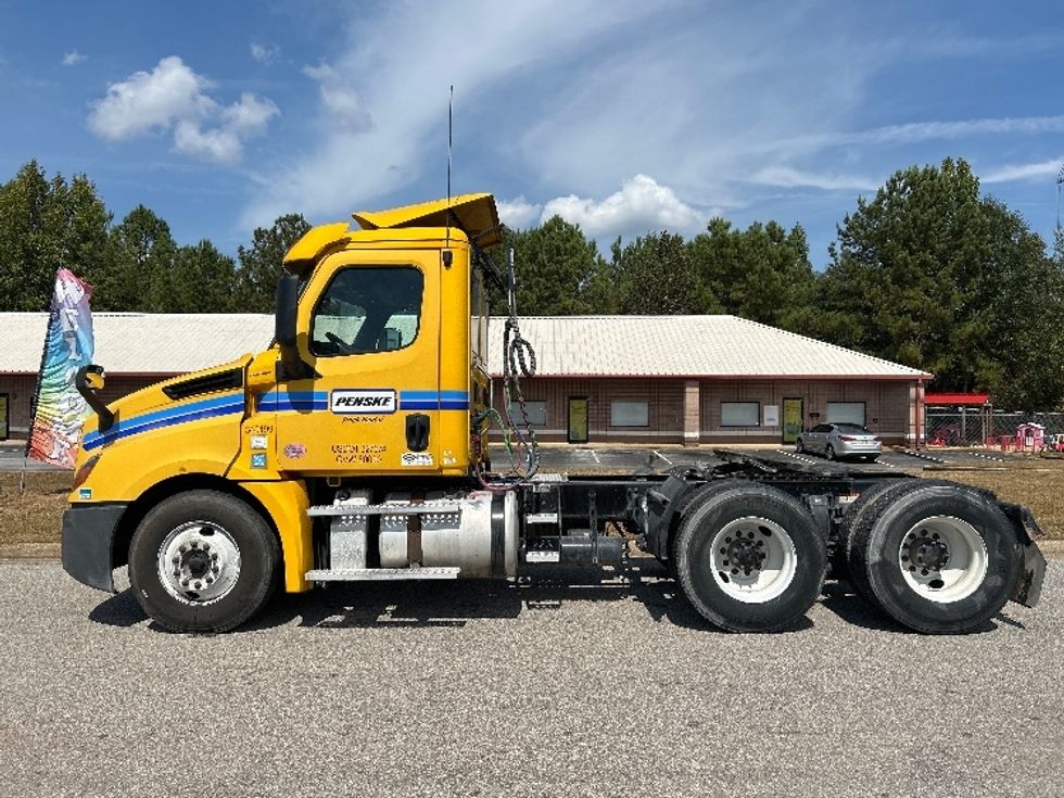 Day Cab Tractor-Heavy Duty Tractors-Freightliner-2020-T12664ST-Montgomery-AL-466,246\n\t\tmiles-$ 42,500 - Image 4