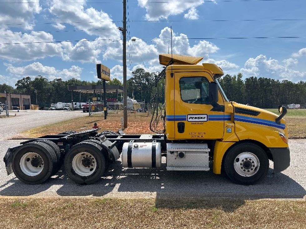Day Cab Tractor-Heavy Duty Tractors-Freightliner-2020-T12664ST-Montgomery-AL-466,246\n\t\tmiles-$ 42,500 - Image 8