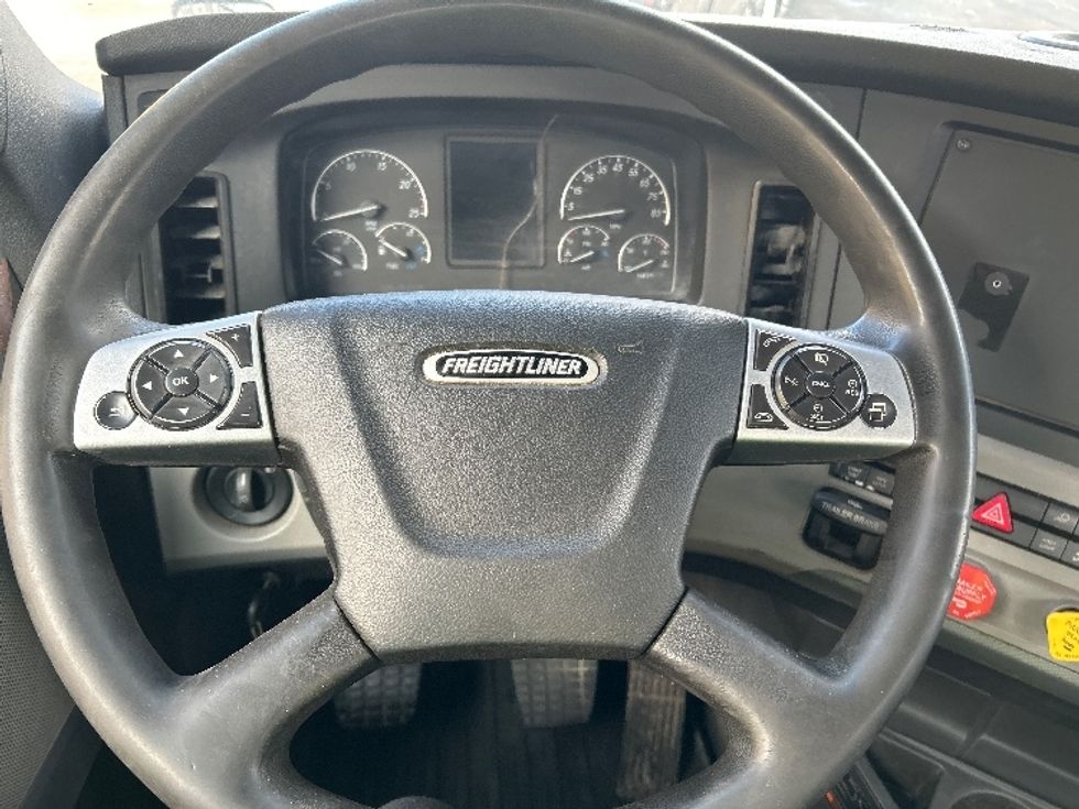 Day Cab Tractor-Heavy Duty Tractors-Freightliner-2020-T12664ST-Montgomery-NY-336,546\n\t\tmiles-$ 50,250 - Image 11