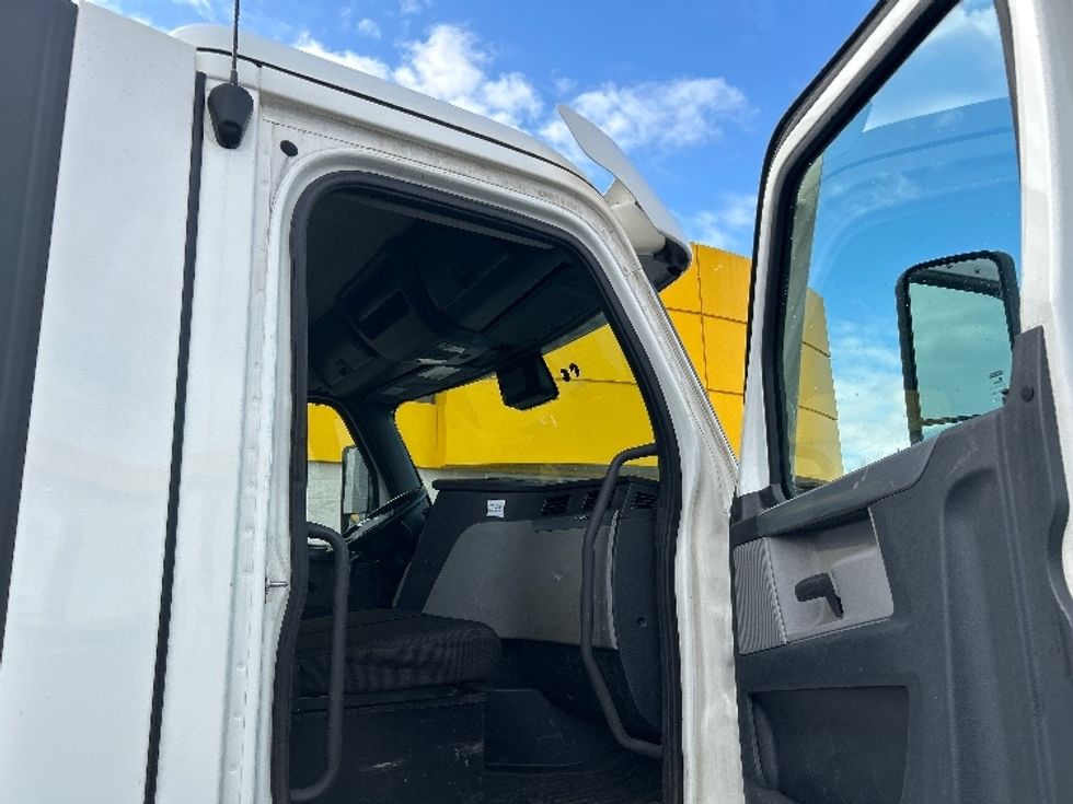 Day Cab Tractor-Heavy Duty Tractors-Freightliner-2020-T12664ST-Montgomery-NY-336,546\n\t\tmiles-$ 50,250 - Image 12